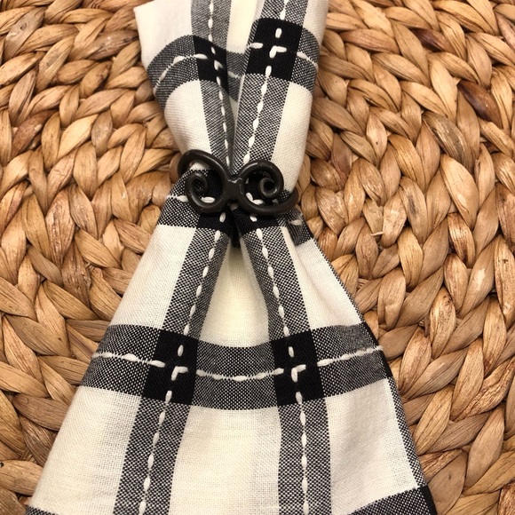 Scrolled Black Iron Napkin Rings (6) - Picture 3 of 3